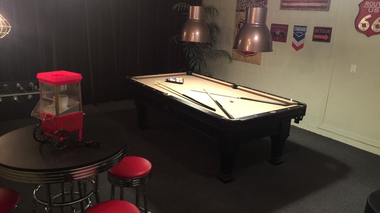 Retro-style games room